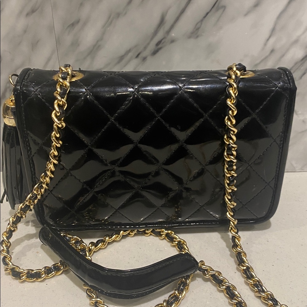 Small vintage  Italian black pattern leather bag with chain and crossbody - Picture 3 of 11